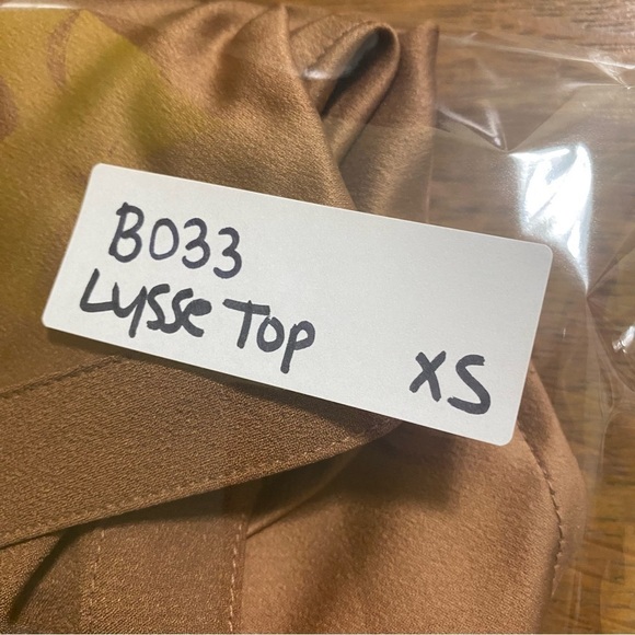 Lysse Blouse Sz XS Copper Brown V-neck Pullover - Picture 14 of 14